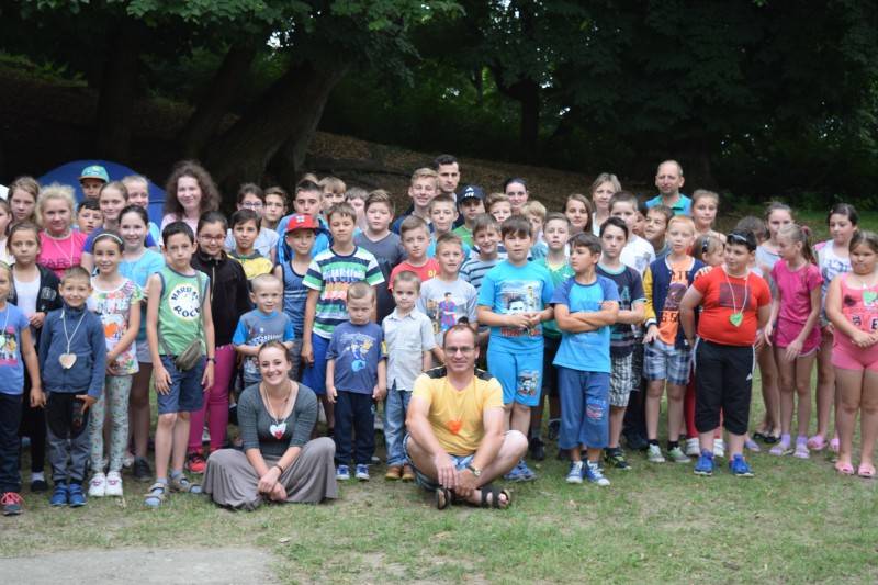 Táboroznak a gyermekek